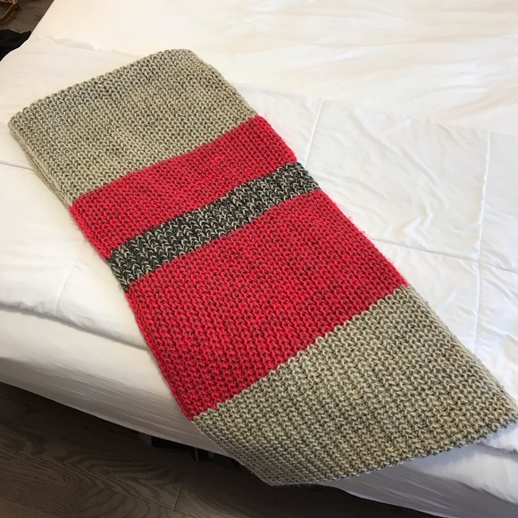 Roots Colour-Block Chunky Knit Infinity Scarf - Picture 8 of 12